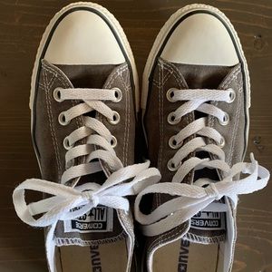 Grey hardly worn Converse
